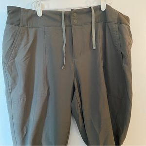 Womens REI Green Hiker/Jogger Athleisure Pants Size 16 in EUC